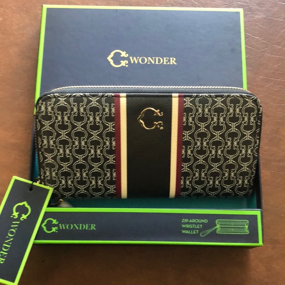 C Wonder zip around wristlet/wallet - Picture 1 of 6
